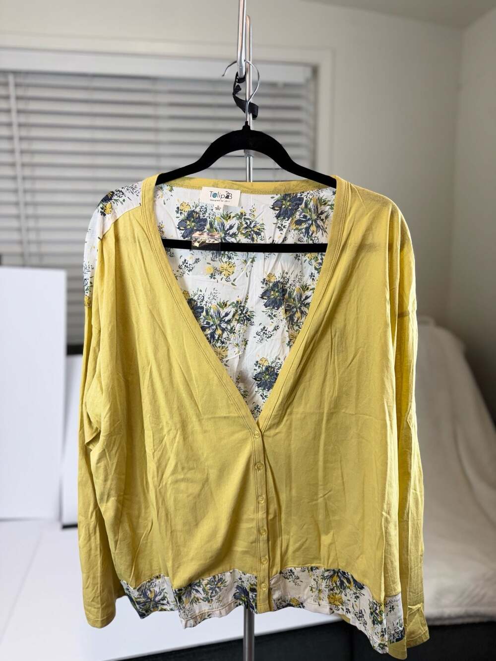 NWTTulip B Floral Contrast V-Neck Button Cardigan Yellow